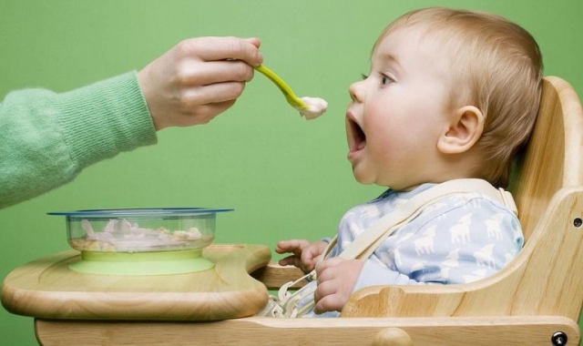 راهنمای غذای کودک از 6 تا 8 ماهگی
