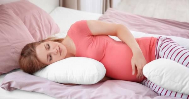 نحوه خوابیدن در بارداری